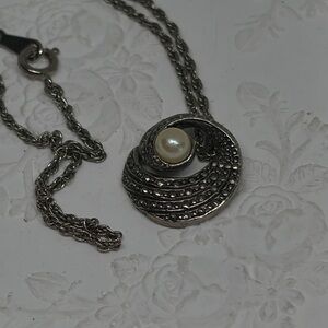 Vintage Avon 1989 Eternal Twist Real Pearl Pendent Necklace